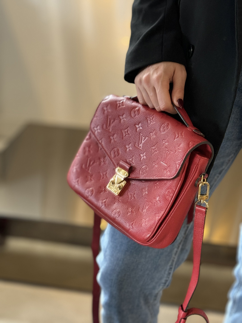 Louis Vuitton Pochette Métis Monogram Empreinte Red