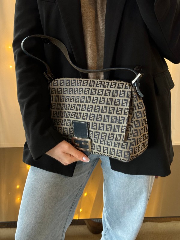 Fendi Mamma Baguette Navy - Get Your Designer Bag