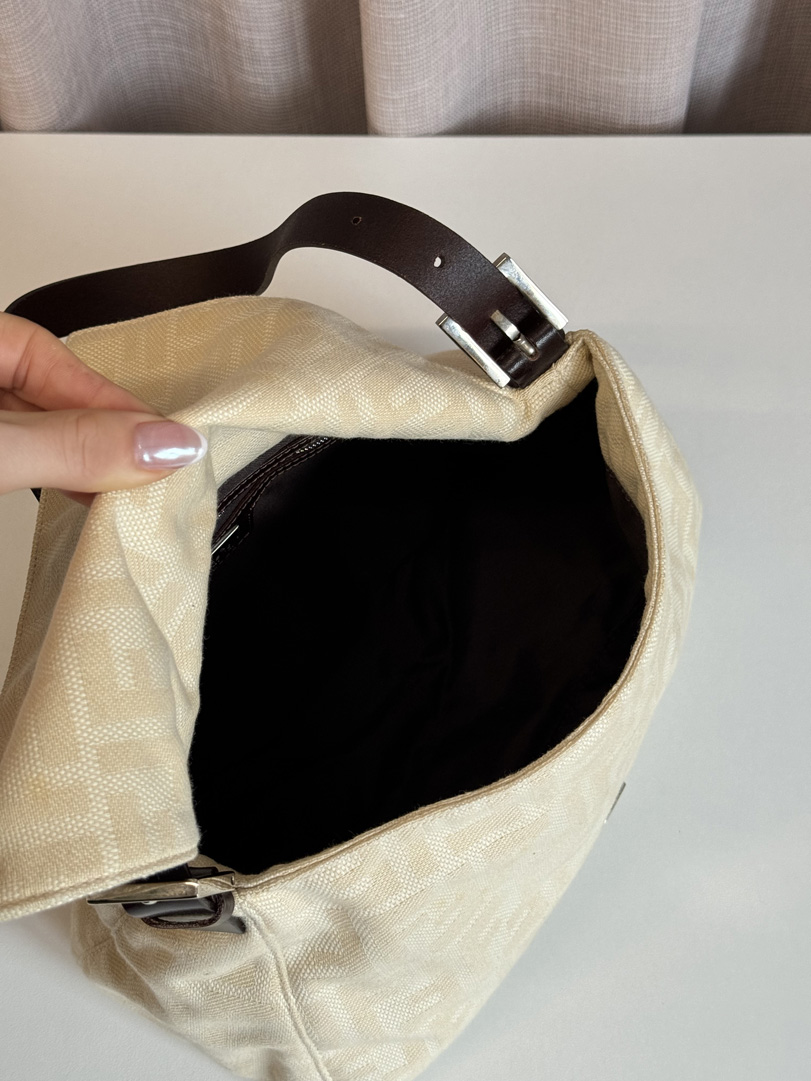 Fendi Mamma Baguette Beige