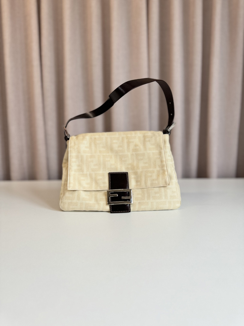 Fendi Mamma Baguette Beige