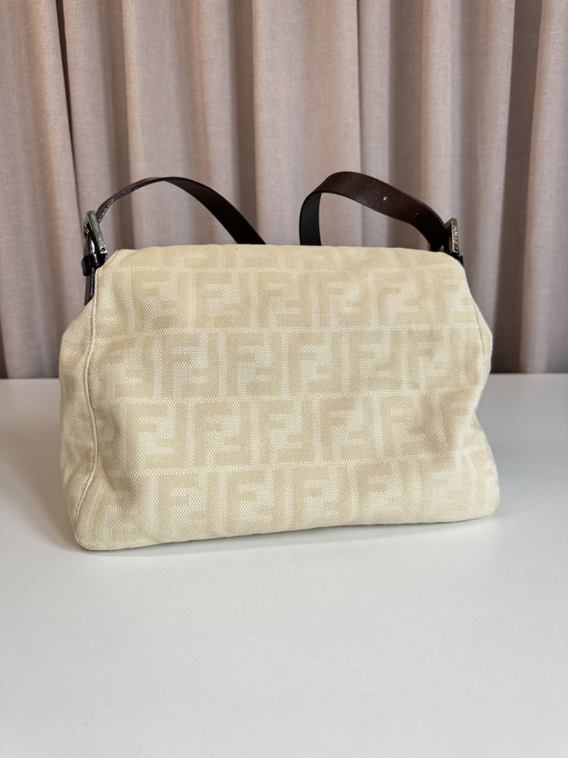 Fendi Mamma Baguette Beige