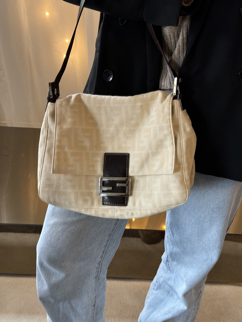 Fendi Mamma Baguette Beige