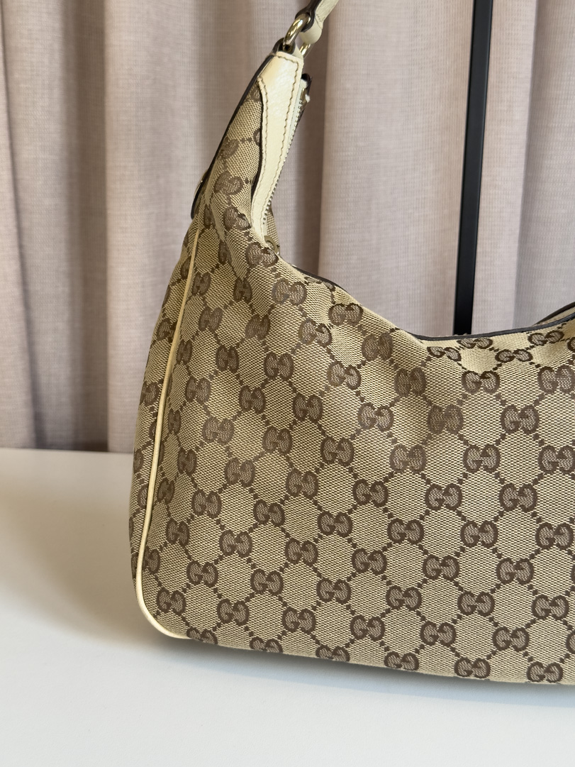 Gucci Hobo GG Canvas Bag - Image 2