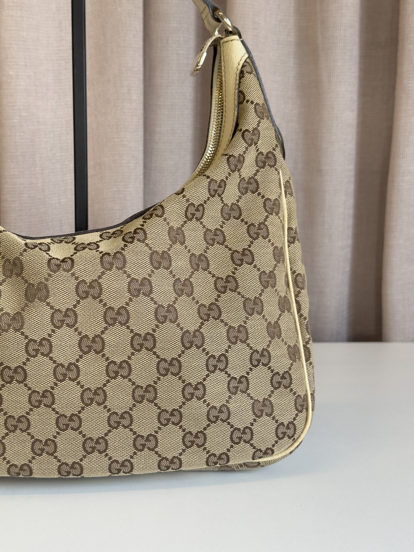 Gucci Hobo GG Canvas Bag - Image 3