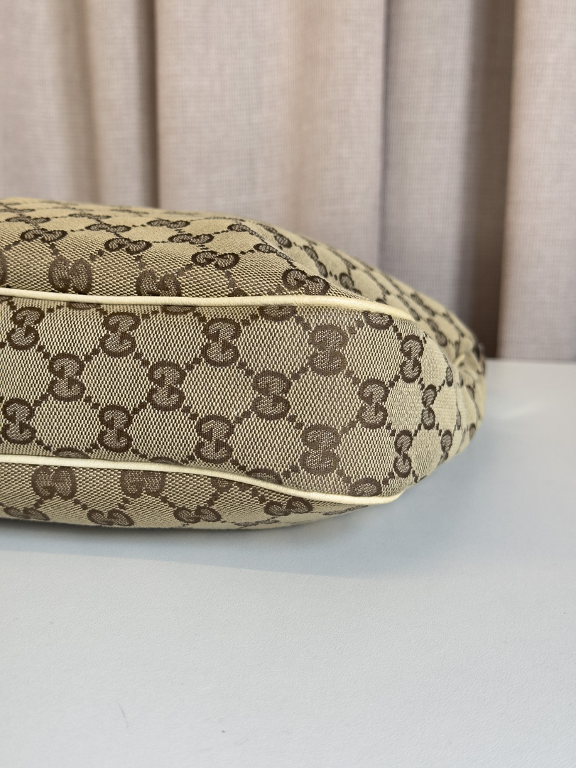 Gucci Hobo GG Canvas Bag - Image 5