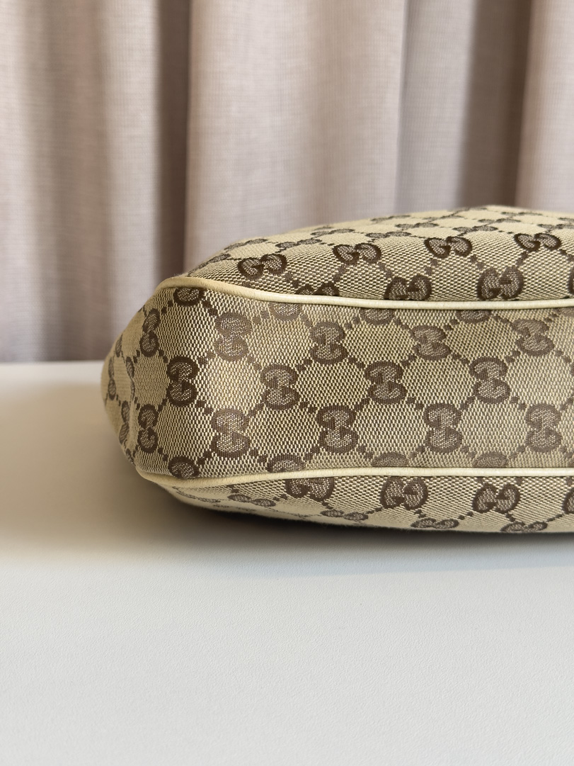 Gucci Hobo GG Canvas Bag - Image 6