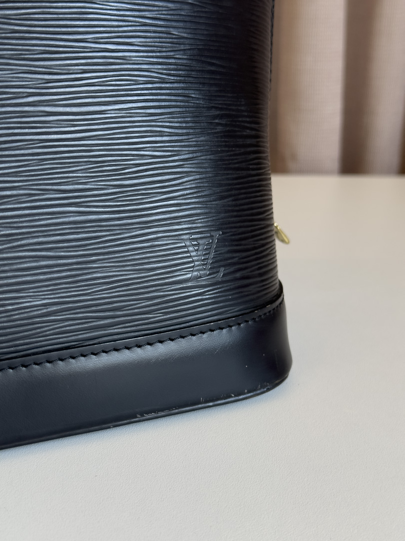 Louis Vuitton Alma PM Epi Leather - Image 9