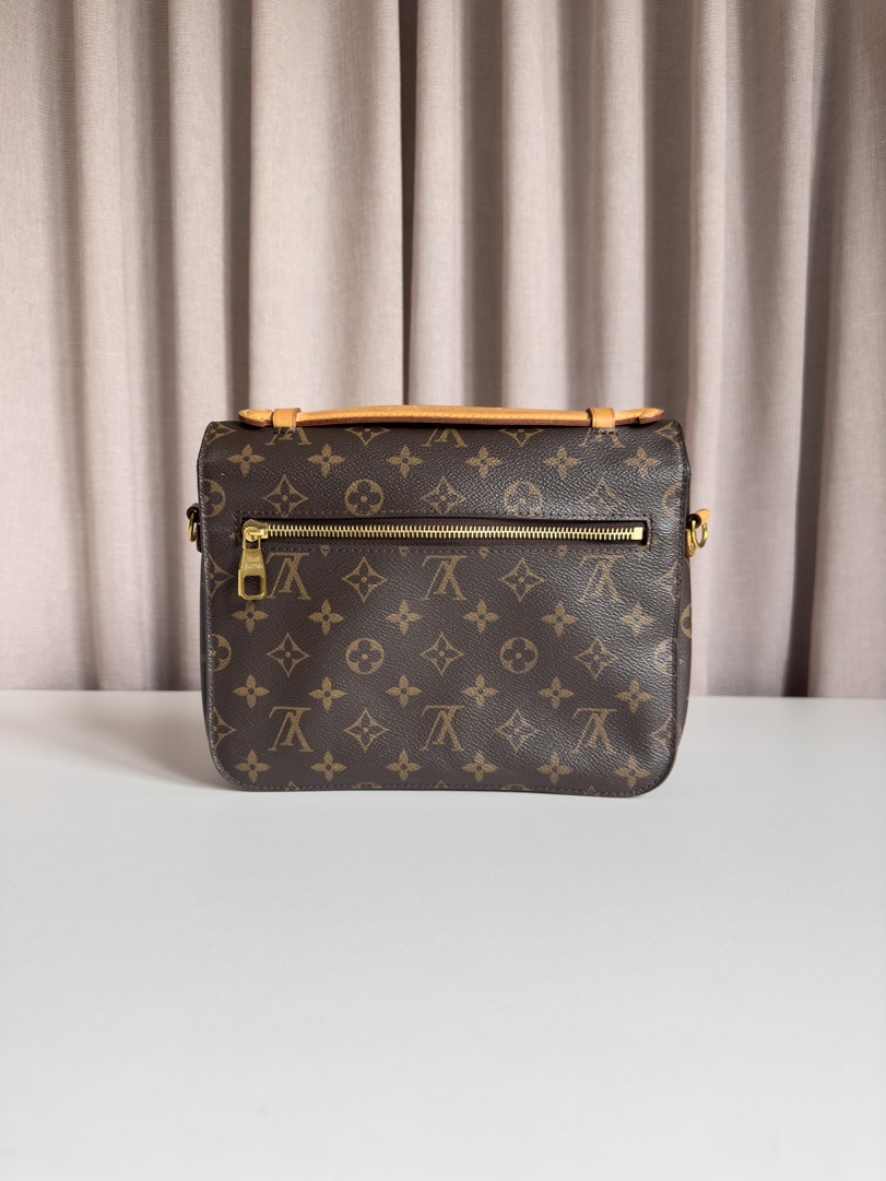 Louis Vuitton Pochette Metis - Image 2