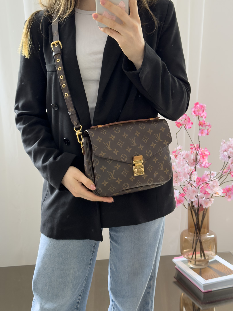 Louis Vuitton Pochette Metis - Image 9