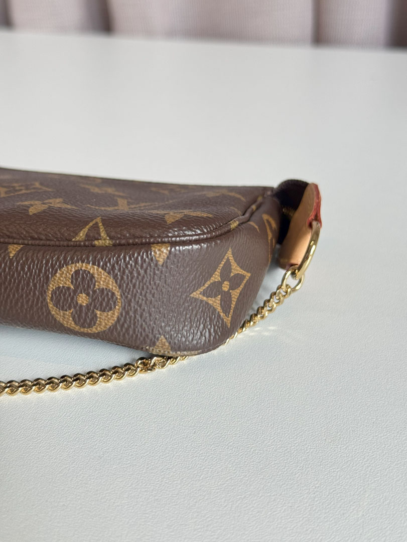 Louis Vuitton Mini Pochette Accessoires - Image 5
