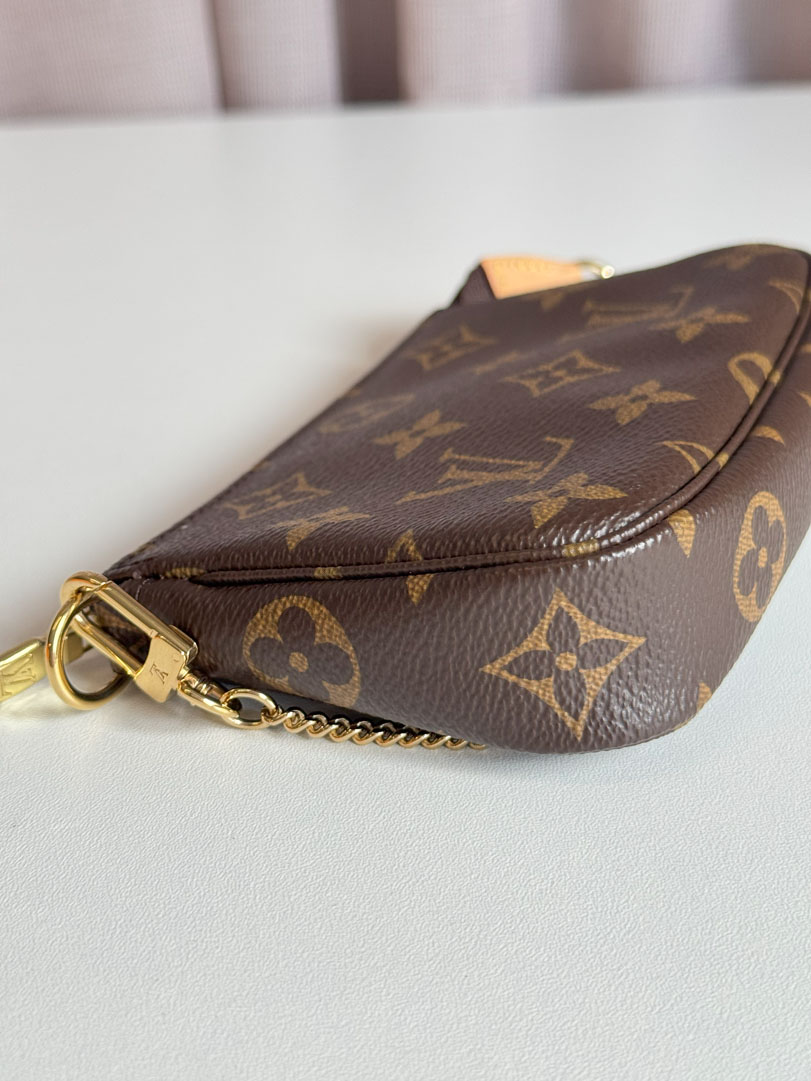 Louis Vuitton Mini Pochette Accessoires - Image 6