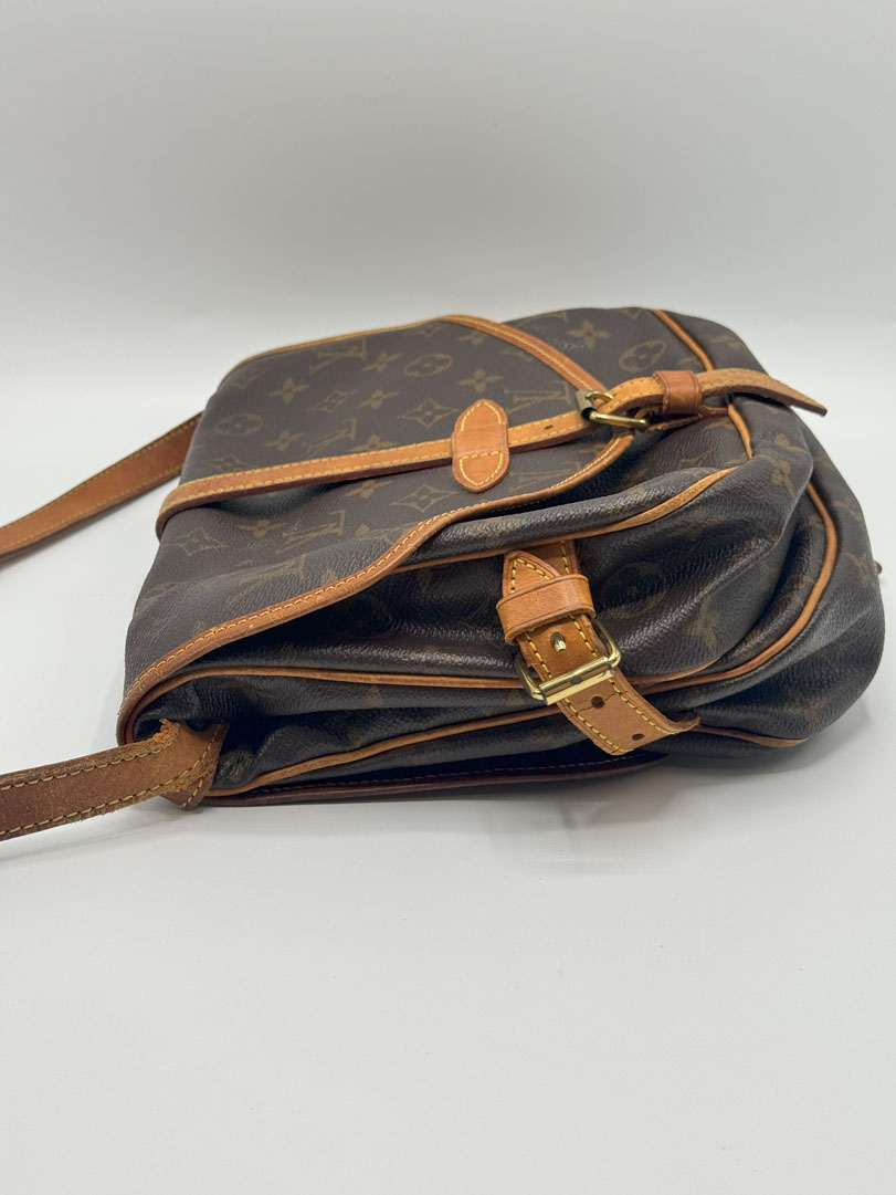 Louis Vuitton Saumur 25