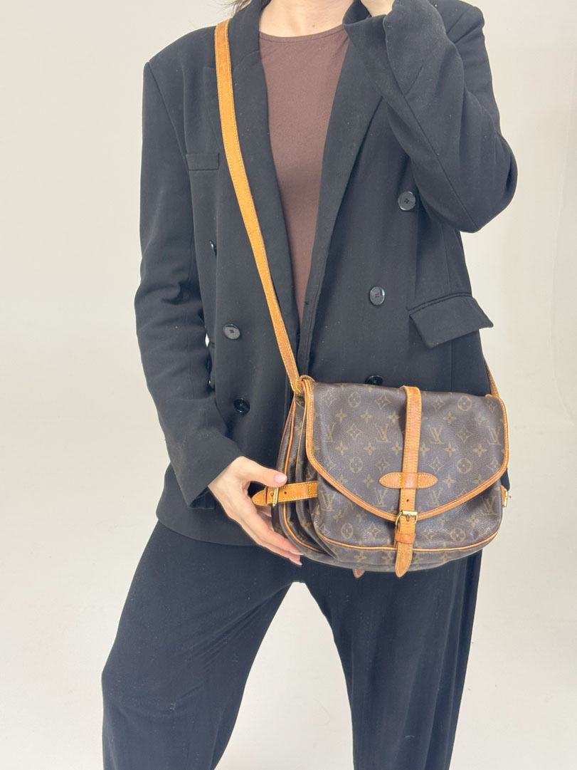 Louis Vuitton Saumur 25