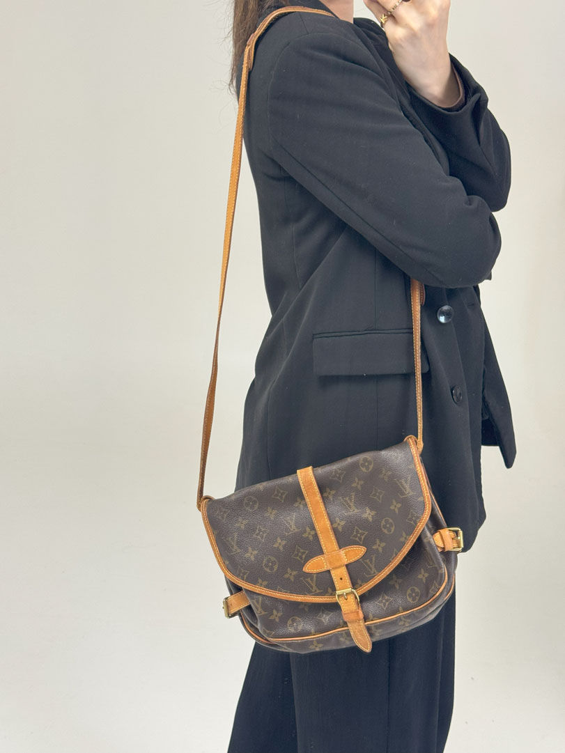 Louis Vuitton Saumur 25