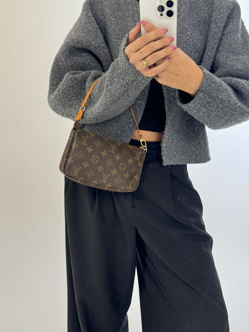 Louis Vuitton Pochette Accessoires - Image 17