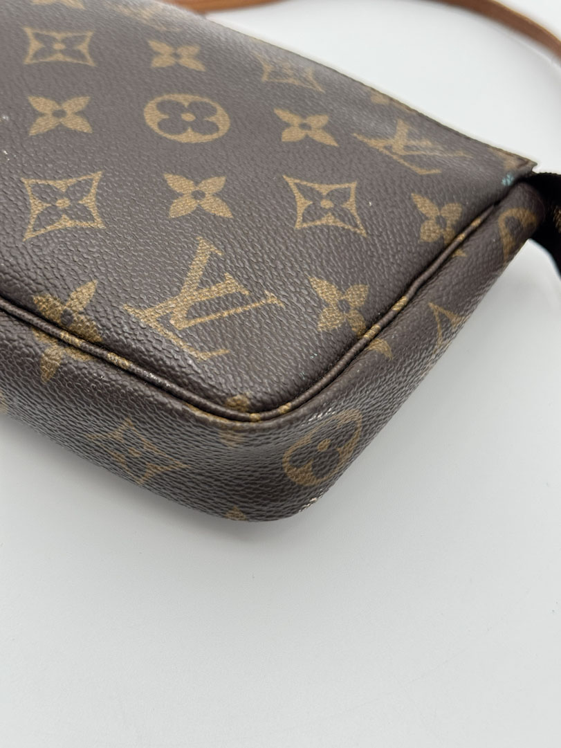 Louis Vuitton Pochette Accessoires - Image 12