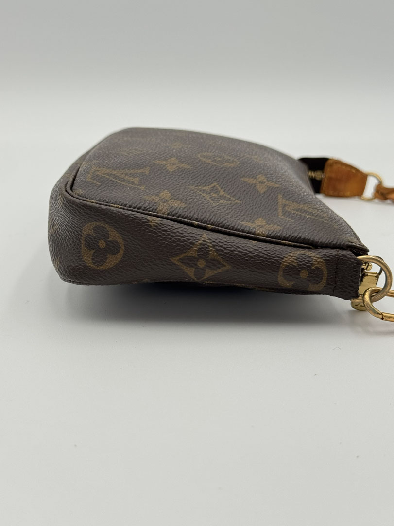 Louis Vuitton Pochette Accessoires - Image 7