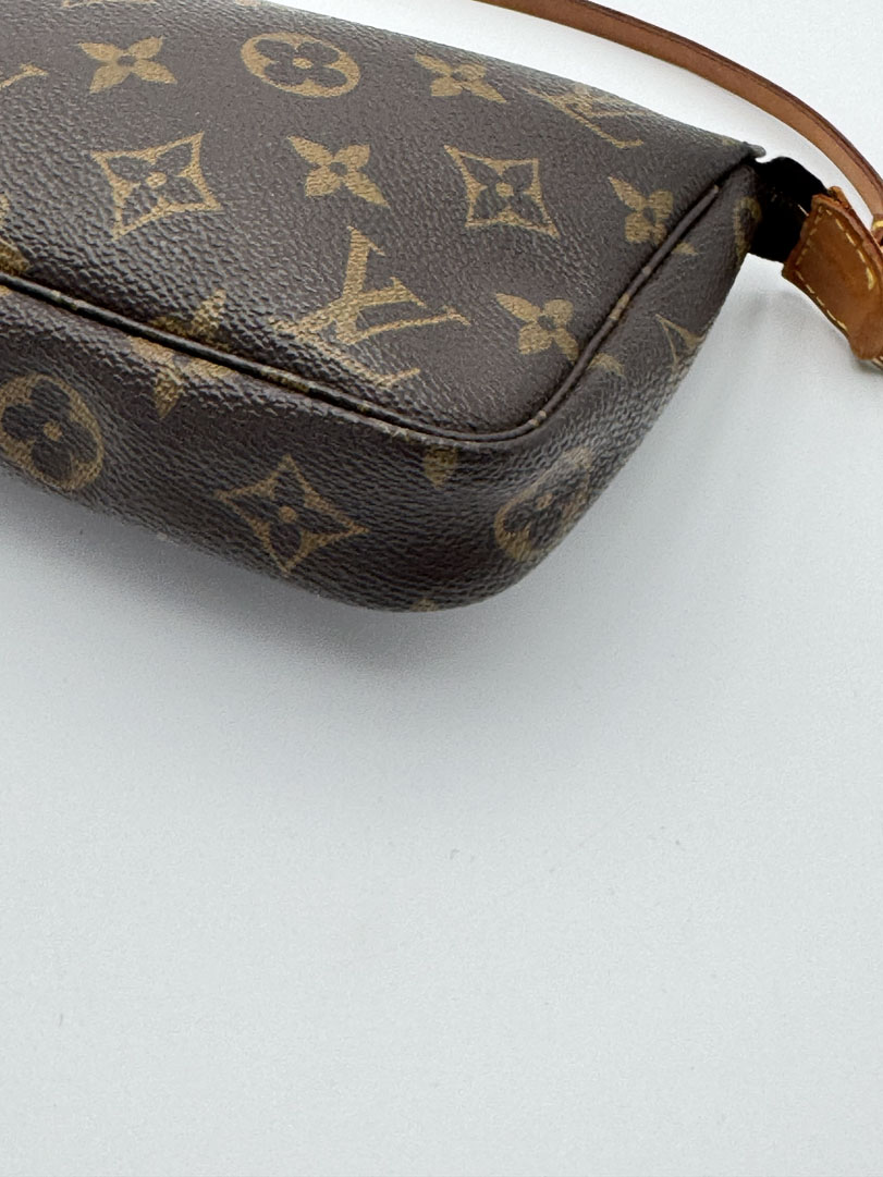Louis Vuitton Pochette Accessoires - Image 17