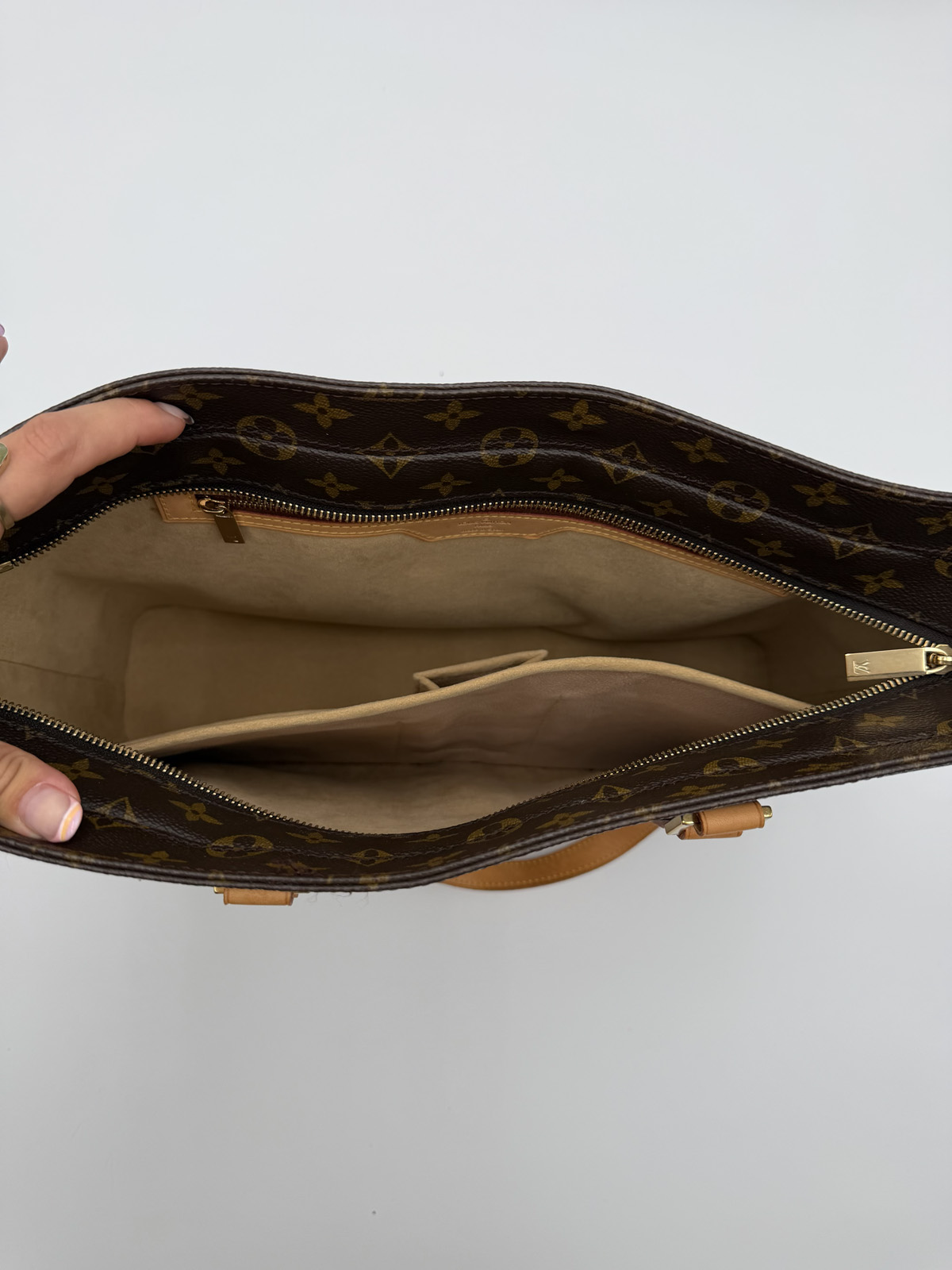 Louis Vuitton Luco Tote - Image 13