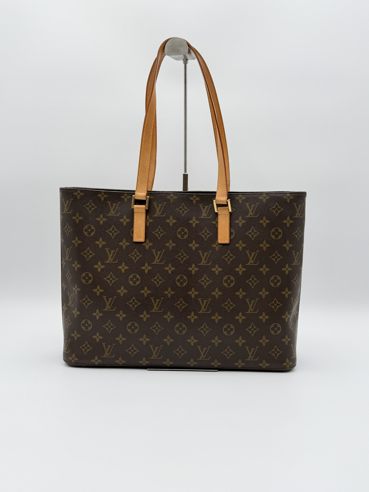 Louis Vuitton Luco Tote - Image 6
