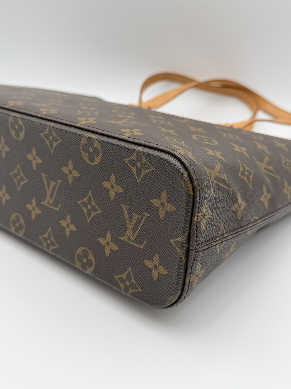 Louis Vuitton Luco Tote - Image 11