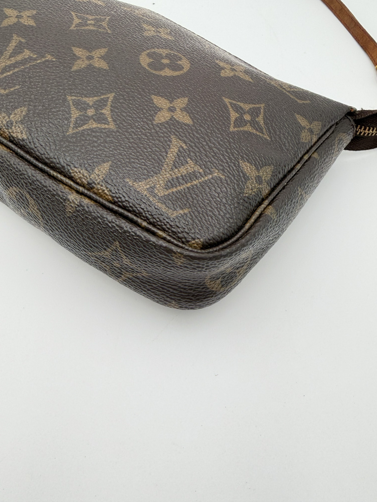 Louis Vuitton Pochette Accessoires - Image 12