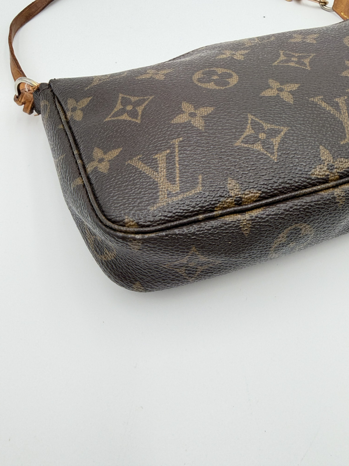 Louis Vuitton Pochette Accessoires - Image 11