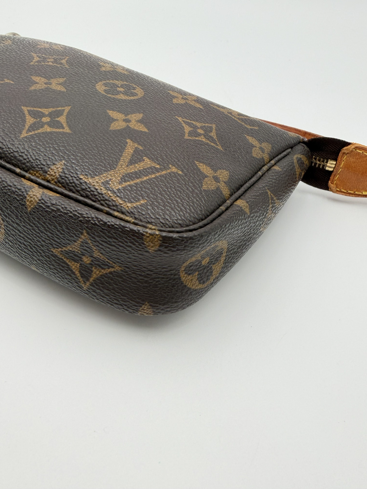 Louis Vuitton Pochette Accessoires - Image 12