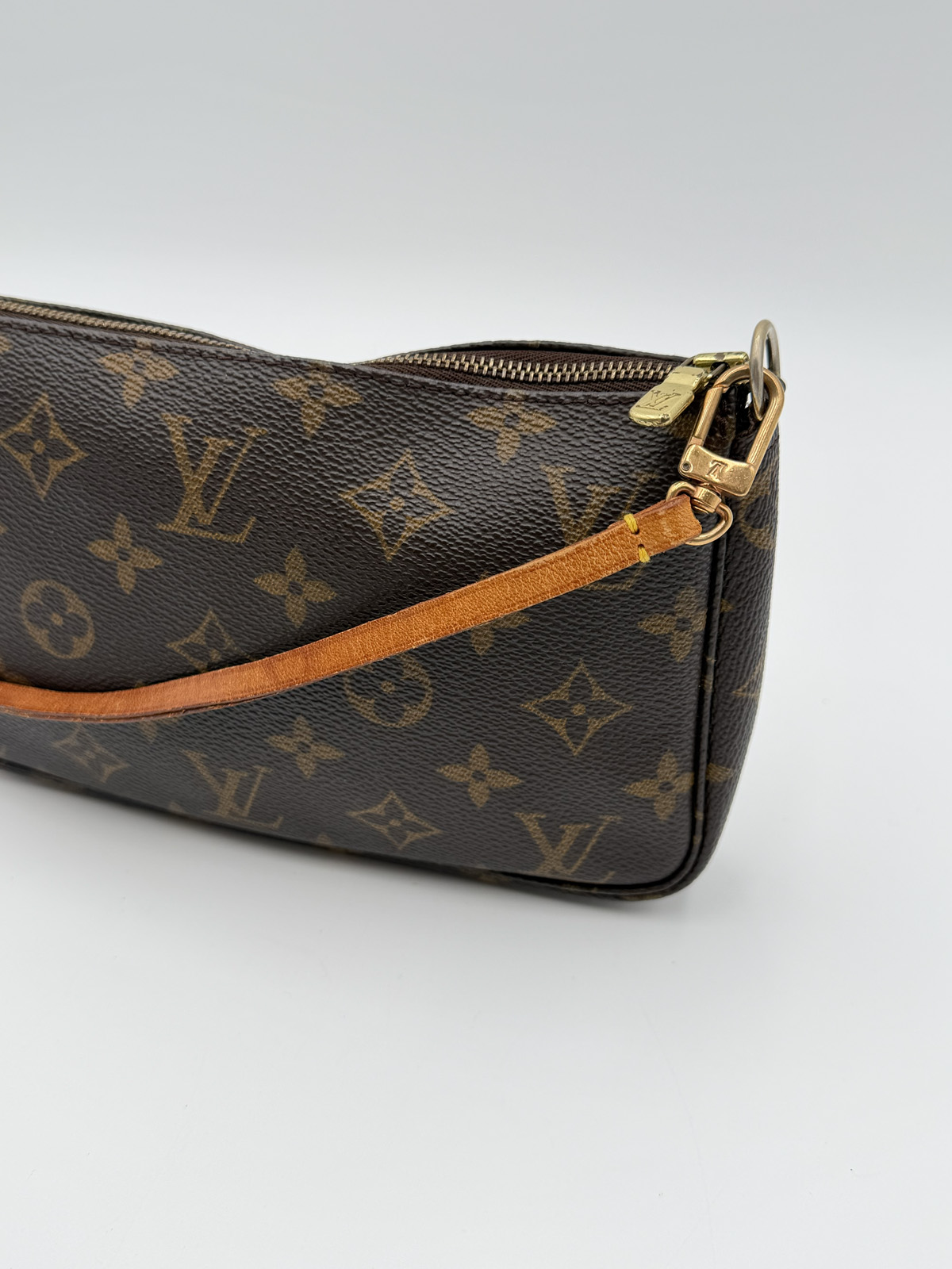 Louis Vuitton Pochette Accessoires - Image 8